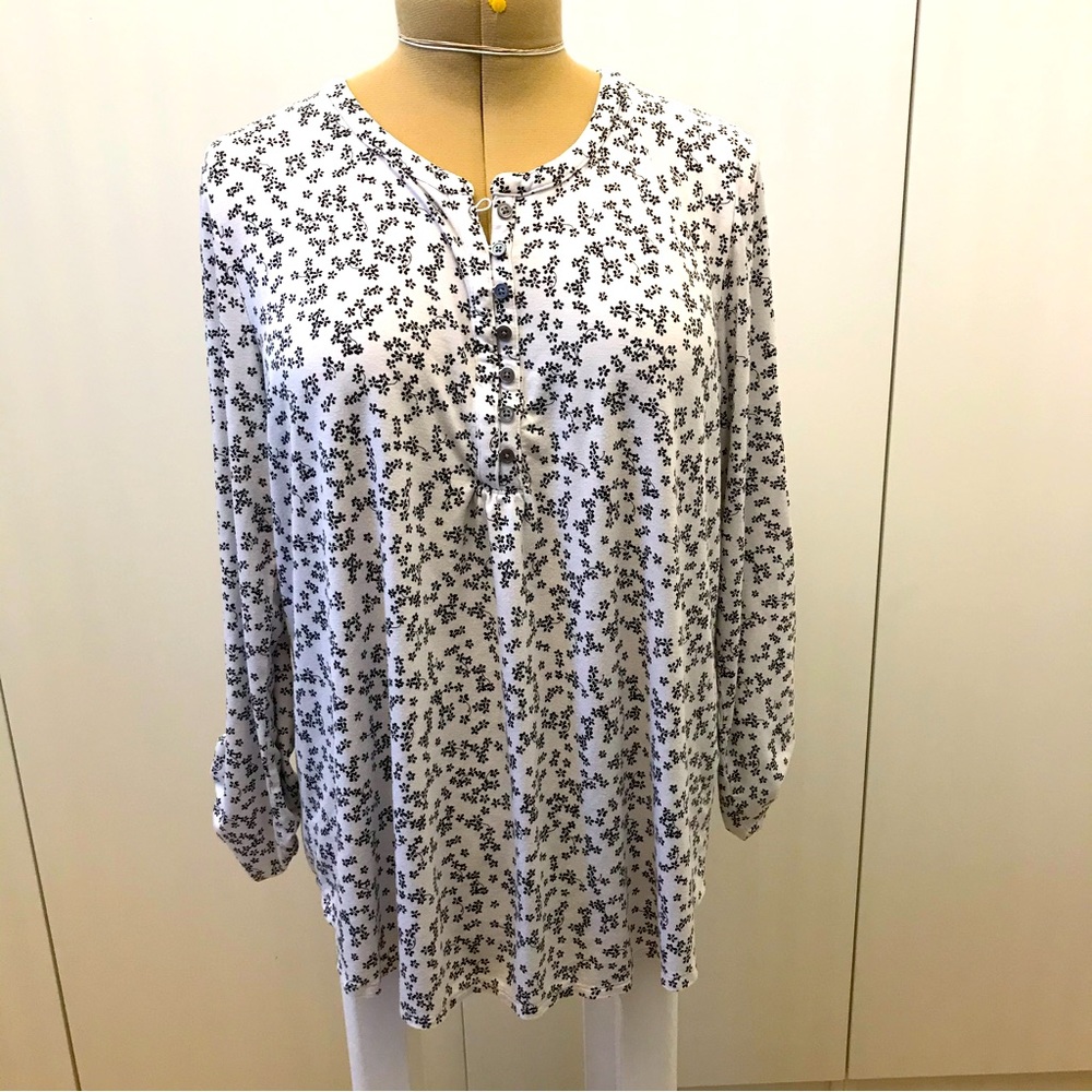 Denver Hayes white with black flowers comfy long sleeve tee Size XL
